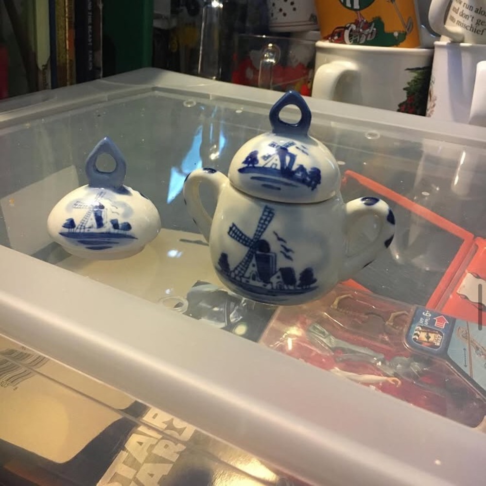 D E L F T Holland sugar bowl and extra lid (mini)
